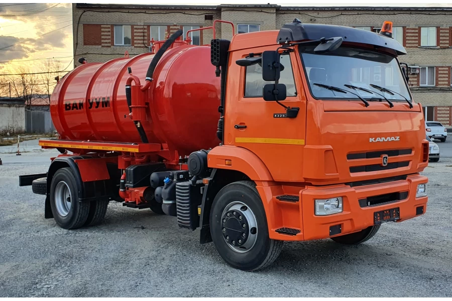 Автоцистерна вакуумная АКН-8 на базе КАМАЗ-43253